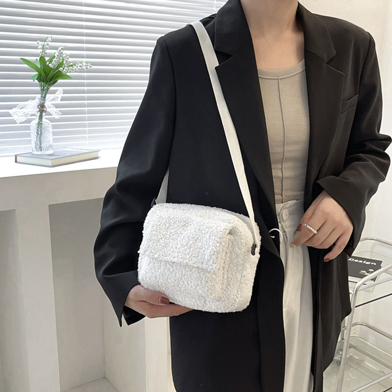 Moodsad õlakotid, naiste vintage lambavillane ühevärviline väike ketiga ristkorpuse kott reisiostudeks