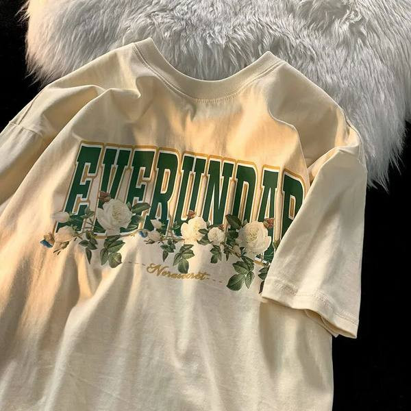 Moteriški marškinėliai su spalvingomis aplikacijomis