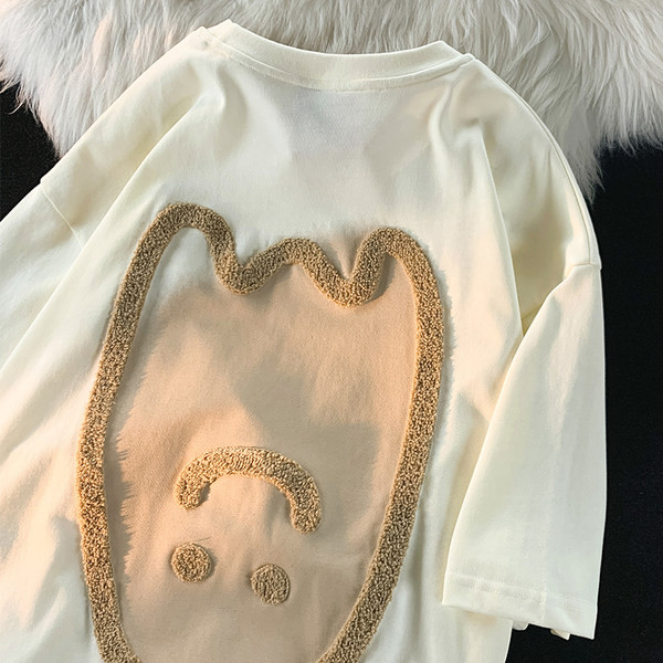 Дамска тениска с къс ръкав и апликация