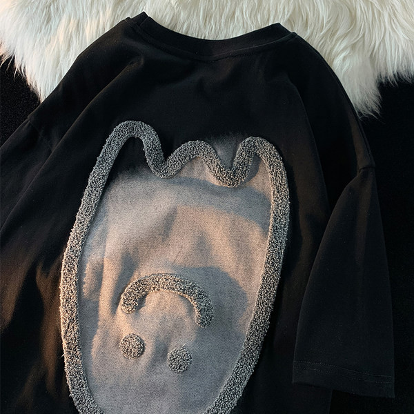 Дамска тениска с къс ръкав и апликация