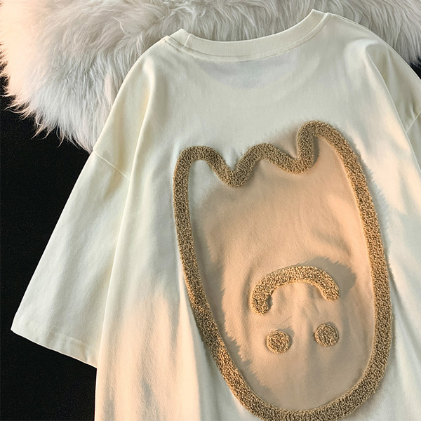 Дамска тениска с къс ръкав и апликация