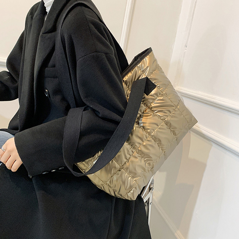 Moodsad polsterdatud käekotid Suure mahutavusega disainer tepitud naiste õlakotid Luksuslikud nailonist puuvillased talvekott