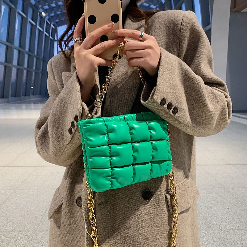 Ženske popularne ručne torbe s rombom 2022., nova modna PU kožna torba na rame s lancem, jednobojna ženska torba s trendi teksturom