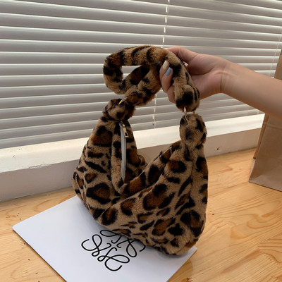 2021 INS Модни дамски плюшени чанти през рамо с шарка на цветя Елегантни женски чанти за подмишниците Дамска чанта от изкуствена кожа Пухкави чанти