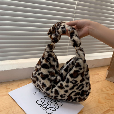 2021 INS Модни дамски плюшени чанти през рамо с шарка на цветя Елегантни женски чанти за подмишниците Дамска чанта от изкуствена кожа Пухкави чанти