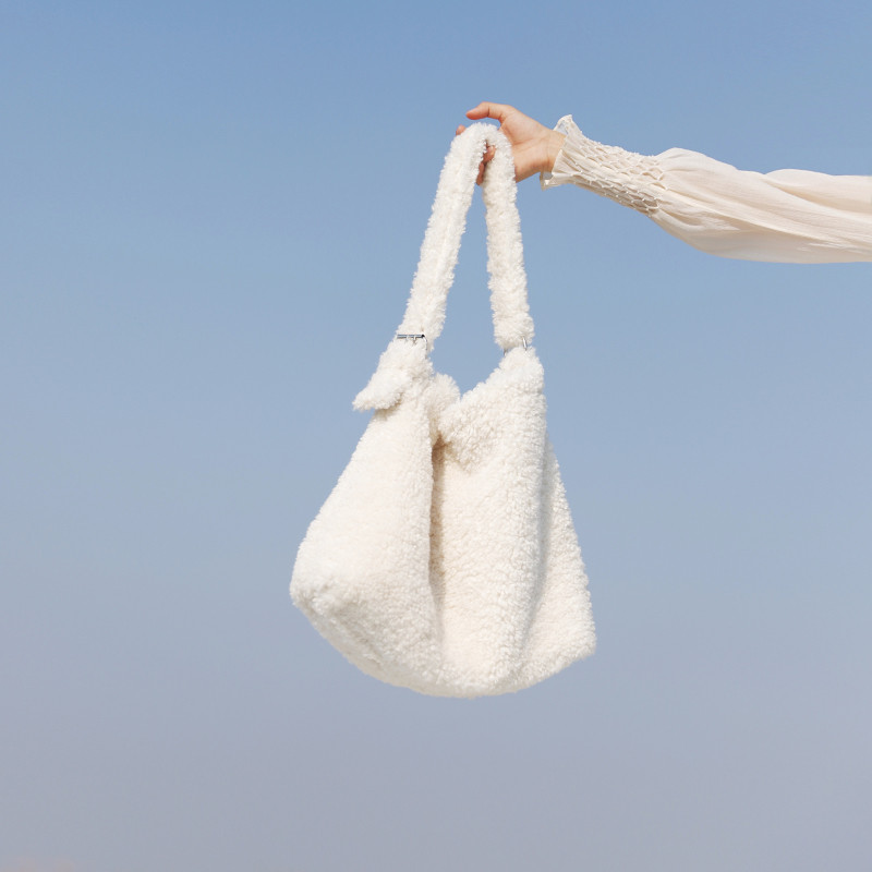 Kunstlambavillast Naiste õlakotid Luksusliku disainiga Kunstkarusnahast Naistele Valged Käekotid Naistele Käekott suur vabaaja kott