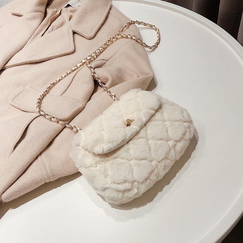 Ανοιξιάτικη και καλοκαιρινή τριχωτή μικρή τσάντα γυναικεία τσάντα 2022 καλοκαίρι νέα μοντέρνα all-match τσάντα αγγελιοφόρου μόδας τσάντα αλυσίδας με αλυσίδα