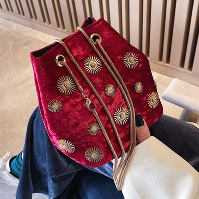 Genți de umăr noi pentru femei Geantă de găleată Geanta de mână elegantă din catifea Geantă crossbody cu curea de umăr cu lanț auriu