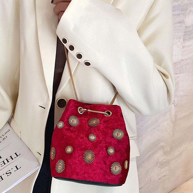 Genți de umăr noi pentru femei Geantă de găleată Geanta de mână elegantă din catifea Geantă crossbody cu curea de umăr cu lanț auriu