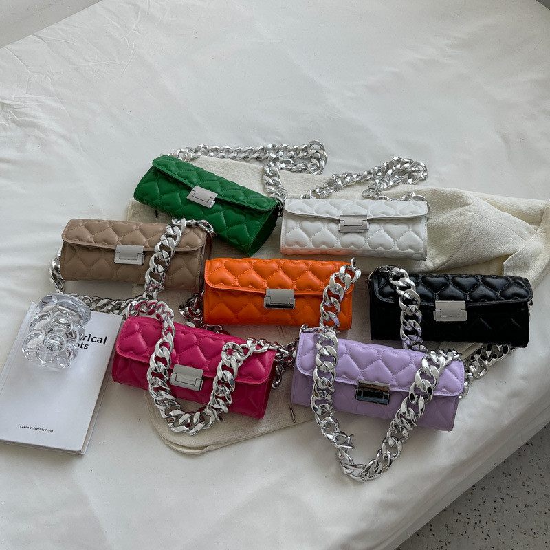 Geantă de umăr cu lanț gros din acrilic de modă Genți de mână cu model de inimă de dragoste Genți de designer pentru subrat pentru femei, trapană mică