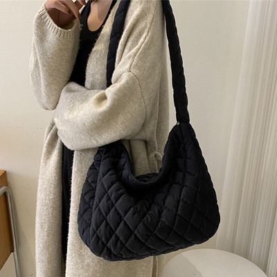 Sügistalvine õlakott Suure mahutavusega tepitud puuvillase polsterdatud kott rombikujulise võrega ühevärviline vabaaja pehme tänavaostlemiseks