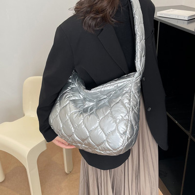 Sügistalvine õlakott Suure mahutavusega tepitud puuvillase polsterdatud kott rombikujulise võrega ühevärviline vabaaja pehme tänavaostlemiseks