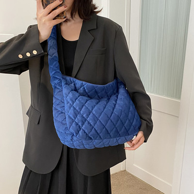 Sügistalvine õlakott Suure mahutavusega tepitud puuvillase polsterdatud kott rombikujulise võrega ühevärviline vabaaja pehme tänavaostlemiseks