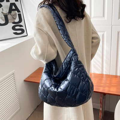 Sügistalvine õlakott Suure mahutavusega tepitud puuvillase polsterdatud kott rombikujulise võrega ühevärviline vabaaja pehme tänavaostlemiseks