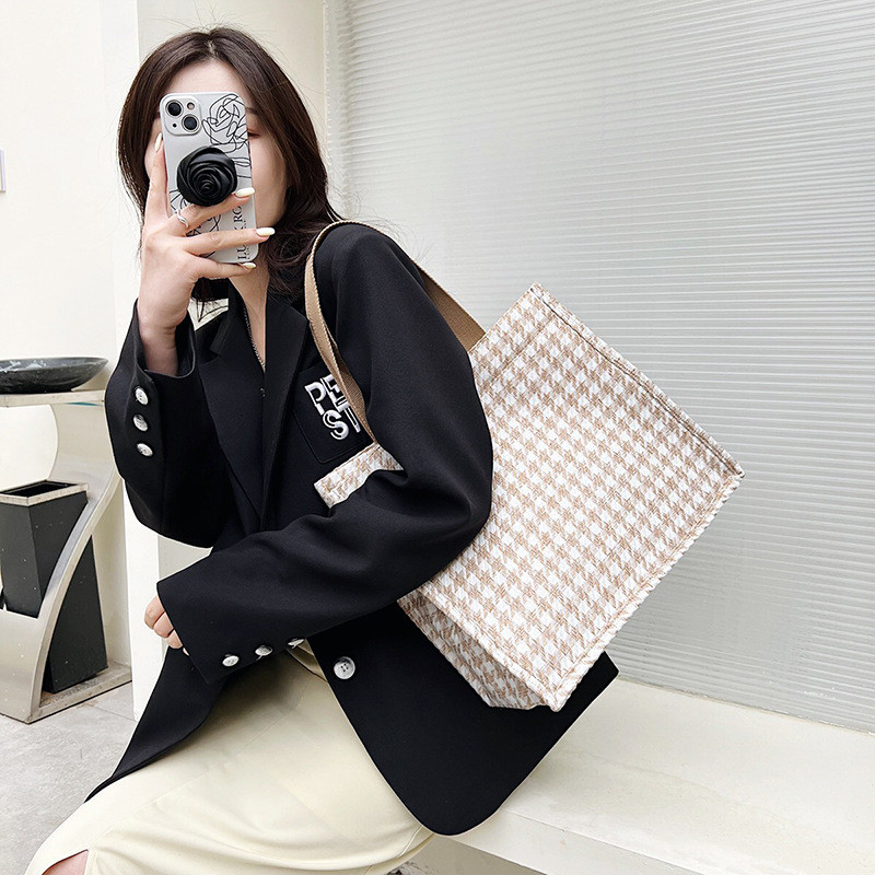 Suure mahutavusega naiste õlakott Triibuline moodne vabaajakäekott naistele 2022 Uus lihtne disainer, uued naiste ostukotid