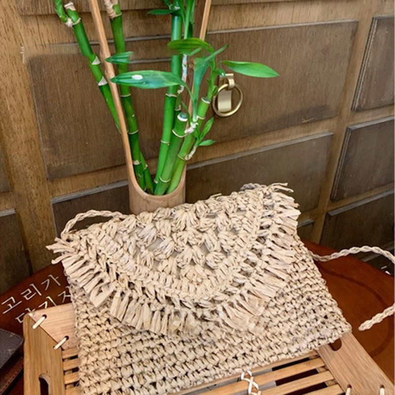 Suvised õlgkotid naistele Käsitsi valmistatud tutiga rannakotid 2022 Raffia rotangist kootud käekotid Puhkuse õlakotid Clutch