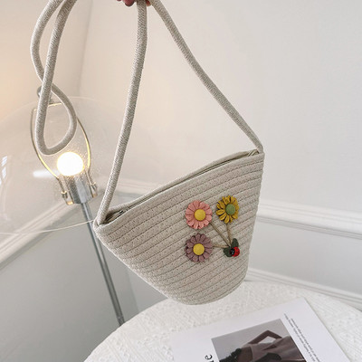 Suvised käsitsi valmistatud kestaga kotid naistele Kootud Naise õlgedest õlgadest õlgadest kott Pakendatud rannakott Lilledega käekotid Naistele Väike kott