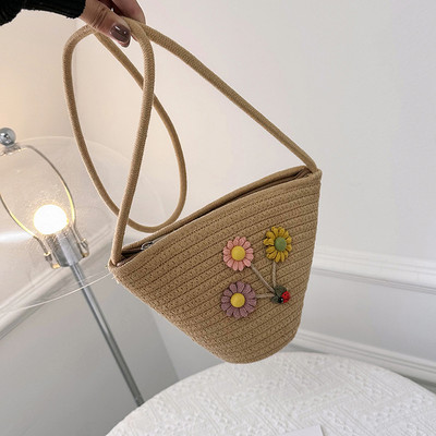 Suvised käsitsi valmistatud kestaga kotid naistele Kootud Naise õlgedest õlgadest õlgadest kott Pakendatud rannakott Lilledega käekotid Naistele Väike kott