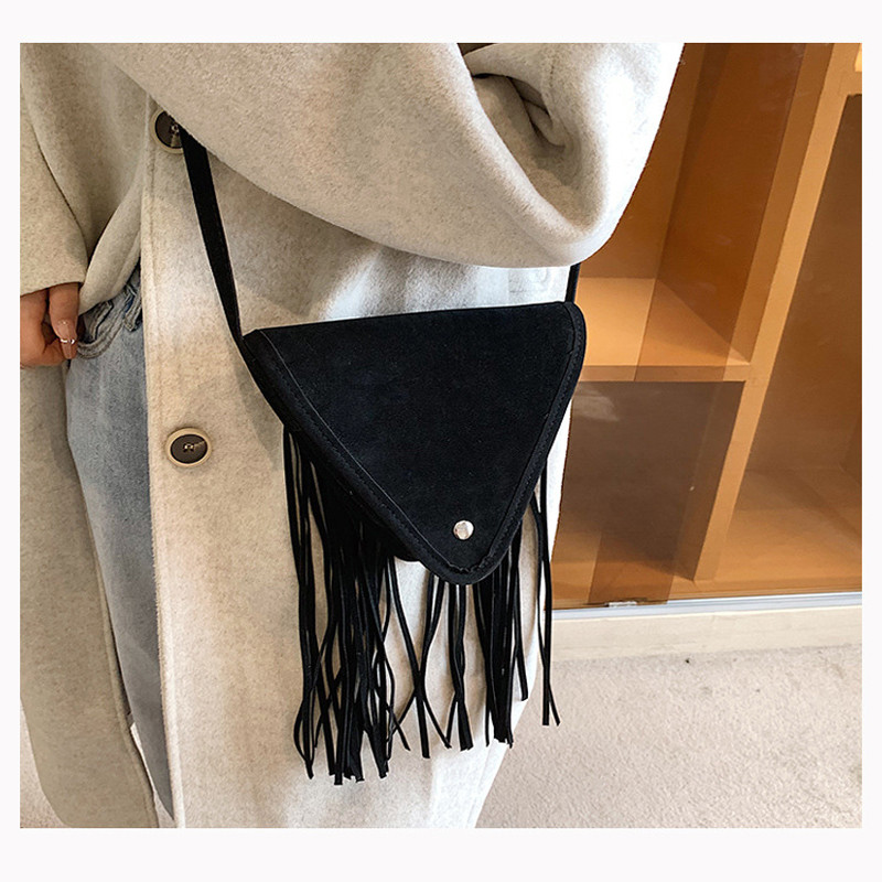 Νέα μονόχρωμη μονόχρωμη τσάντα τριγώνου κοριτσιού με μονόχρωμη φούντα