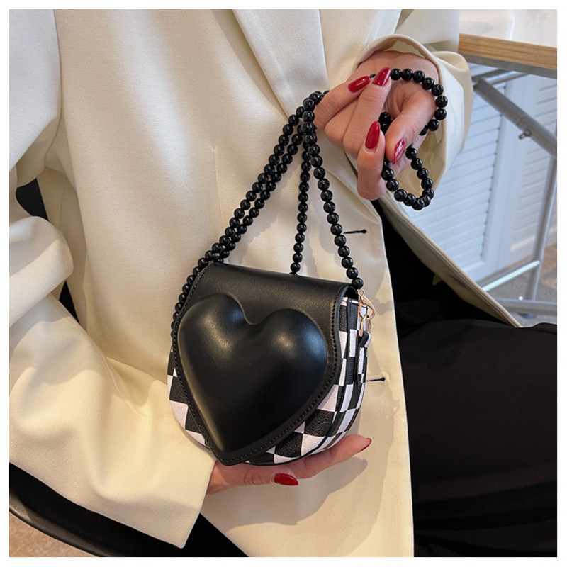 Új, melegen eladó szív alakú, divatos kereszt test színű kontrasztos mini egy vállas kis táska nőknek