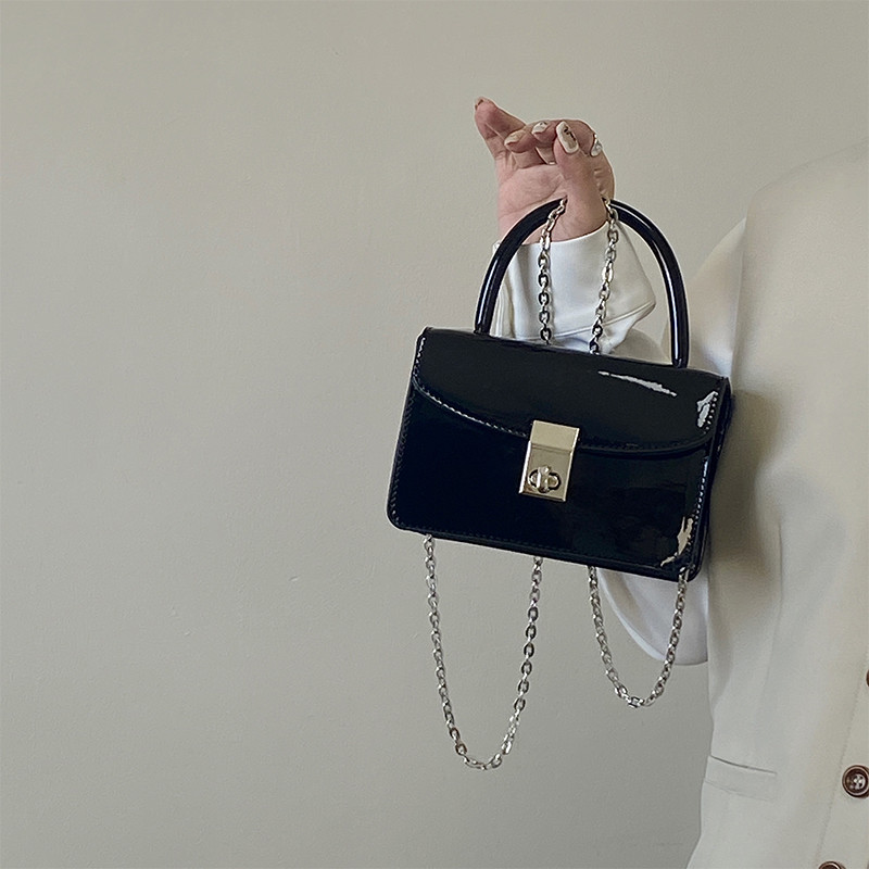 Fashion Lock Γυναικεία μικρή τετράγωνη τσάντα ώμου Νέα λουστρίνι λουστρίνι γυναικεία τσάντα τσάντα συμπλέκτη με αλυσίδα γυναικεία μοντέρνα τσάντες αγγελιαφόρου