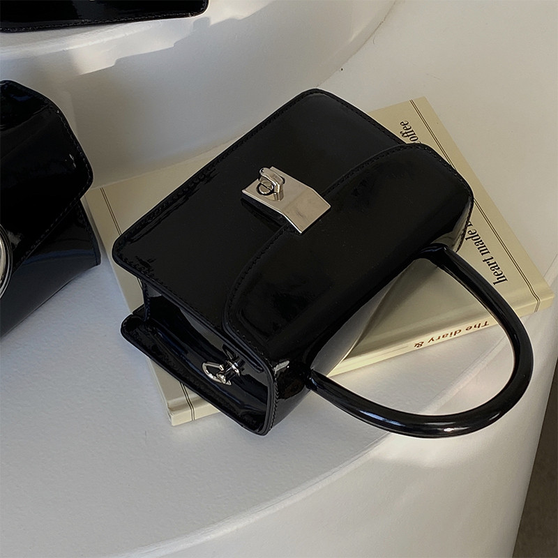 Fashion Lock Γυναικεία μικρή τετράγωνη τσάντα ώμου Νέα λουστρίνι λουστρίνι γυναικεία τσάντα τσάντα συμπλέκτη με αλυσίδα γυναικεία μοντέρνα τσάντες αγγελιαφόρου