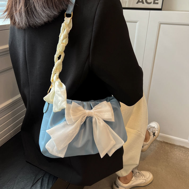 Γυναικεία τσάντα ώμου Ευέλικτη MBTI White Bow 2023 Καλοκαιρινή και Φθινοπωρινή μόδα Νέα πλισέ τσάντα Cloud για γυναίκες Δωρεάν αποστολή