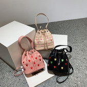 Μόδα γυναικείες τσάντες χιαστί Trend Εξαιρετική τσάντα ώμου Δερμάτινη τσάντα αγάπης καρδιάς κεντημένη τσάντα αγορών Μικρές τσάντες