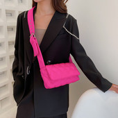 Moodne kootud puuvillast polsterdatud naiste õlakott Talvine nailonist polsterdatud tepitud ostukotid Naiste kudumiskäekott Ristkehaga kotid