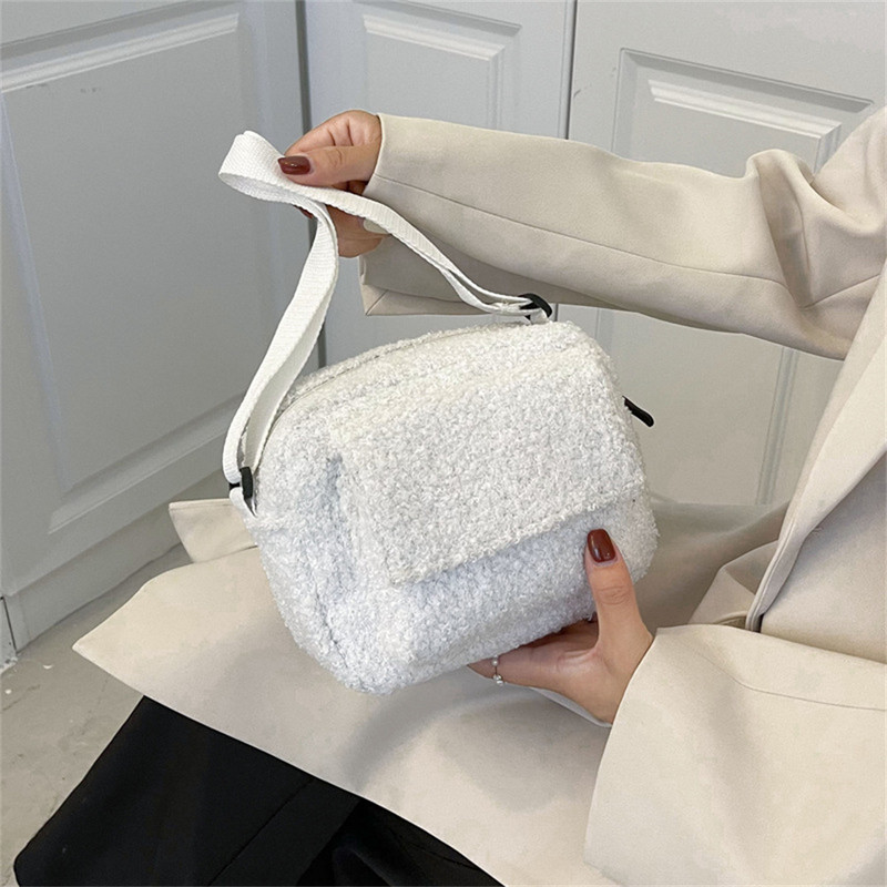 Soliidne plüüsist Crossbody kott Naiste kohev karusnahk Väike tropikott Moodne Mitmekülgne Talvine Naiste Fanny Pakid Juhuslik Hip Pouch Domil105