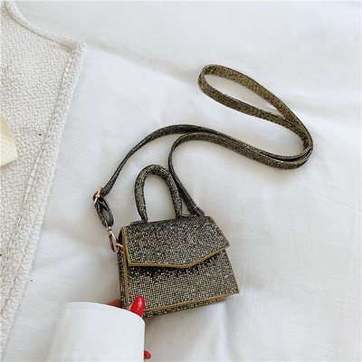 Naiste väikesed Crossbody kotid litrid Pu-nahast õlakotid Trend Designer kett Hasp Kotid Mündikott Üks ruutkott