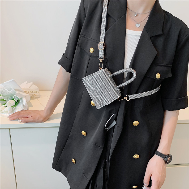 Naiste väikesed Crossbody kotid litrid Pu-nahast õlakotid Trend Designer kett Hasp Kotid Mündikott Üks ruutkott