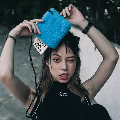 2020 Νέα γυναικεία τσάντα τσάντα μάλλινη τσάντα χιαστί Απλή και χαριτωμένη μικρή τσάντα βελούδινη τσάντα ώμου Μίνι τσάντα παντός αντιστοιχίας