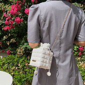 Μικρές τσάντες με υφή απλή αλυσίδα 2022 Νέα μοντέρνα τσάντα με κουβά με κεντήματα μόδας Τσάντες κουβά με έναν ώμο Τσάντες αγγελιοφόρων για γυναίκες C