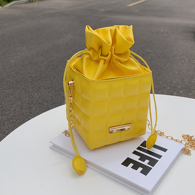 Μικρές τσάντες με υφή απλή αλυσίδα 2022 Νέα μοντέρνα τσάντα με κουβά με κεντήματα μόδας Τσάντες κουβά με έναν ώμο Τσάντες αγγελιοφόρων για γυναίκες C