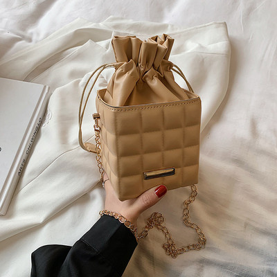 Μικρές τσάντες με υφή απλή αλυσίδα 2022 Νέα μοντέρνα τσάντα με κουβά με κεντήματα μόδας Τσάντες κουβά με έναν ώμο Τσάντες αγγελιοφόρων για γυναίκες C