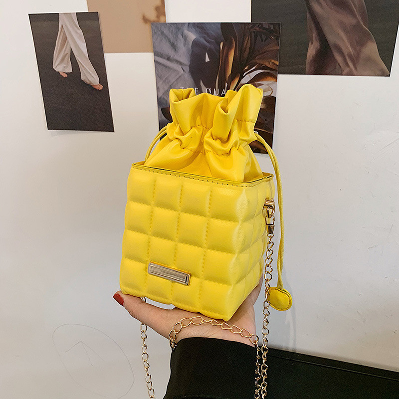 Μικρές τσάντες με υφή απλή αλυσίδα 2022 Νέα μοντέρνα τσάντα με κουβά με κεντήματα μόδας Τσάντες κουβά με έναν ώμο Τσάντες αγγελιοφόρων για γυναίκες C