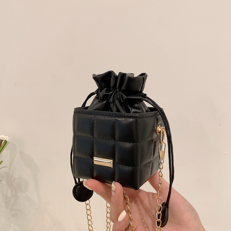 Μικρές τσάντες με υφή απλή αλυσίδα 2022 Νέα μοντέρνα τσάντα με κουβά με κεντήματα μόδας Τσάντες κουβά με έναν ώμο Τσάντες αγγελιοφόρων για γυναίκες C