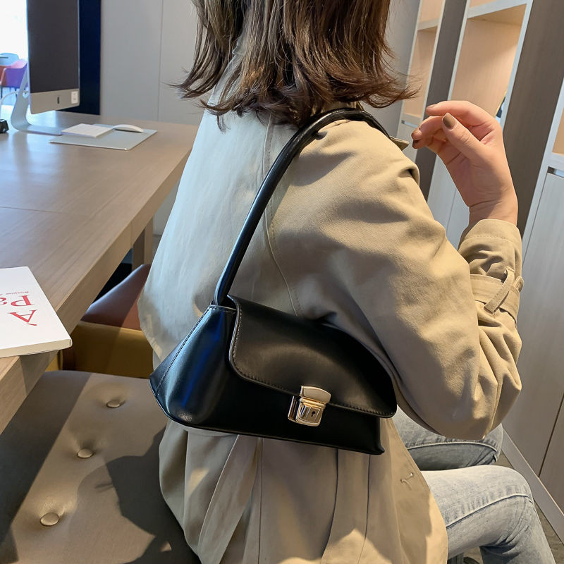 Jednobojne PU kožne torbe na rame za žene 2022. Lock Ručne torbice Mala putna ručna torbica Ženske modne torbe sumka ženskaâ