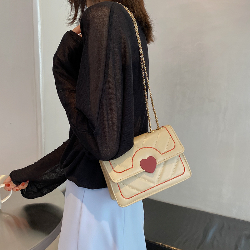 Mood Trendikas Messenger käekotid Südame muster Uus moodne kett kandiline rahakotid Nahast sling kott Naiste messenger kotid