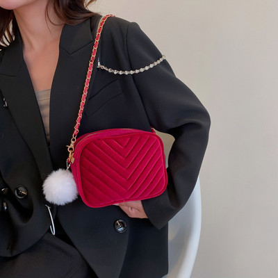 Genți de mână cu lanț pentru femei Geantă de pluș pentru femei Tendință 2022 Poșetă mică drăguță de designer de lux Genți de mână pentru femei umăr