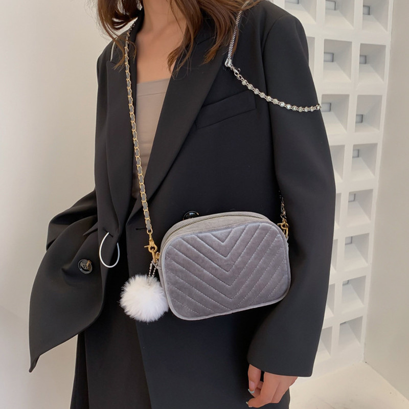 Genți de mână cu lanț pentru femei Geantă de pluș pentru femei Tendință 2022 Poșetă mică drăguță de designer de lux Genți de mână pentru femei umăr