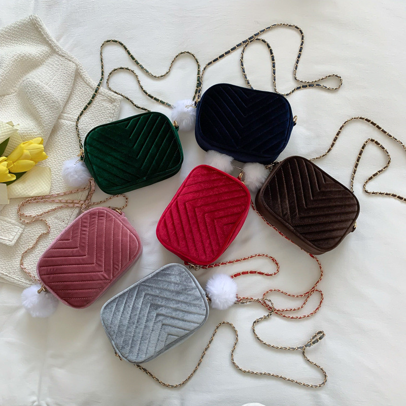 Genți de mână cu lanț pentru femei Geantă de pluș pentru femei Tendință 2022 Poșetă mică drăguță de designer de lux Genți de mână pentru femei umăr