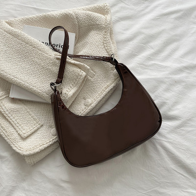 Naiste lakknahast ühevärviline poolkuu käekott Lady väike kaenlaaukott Tänava ristkotid Lihtne õlakott kaenlaalused kotid