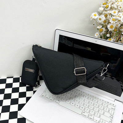 2023. aasta moe kevadmood naiste kolmnurkne nailonist õlakott Lihtsa disainiga naiste rist kehaga kott, reguleeritavad õlarihmad