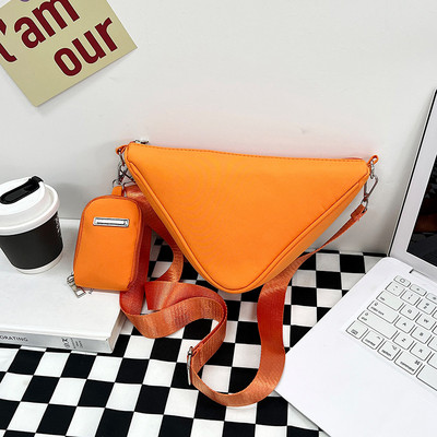 2023. aasta moe kevadmood naiste kolmnurkne nailonist õlakott Lihtsa disainiga naiste rist kehaga kott, reguleeritavad õlarihmad