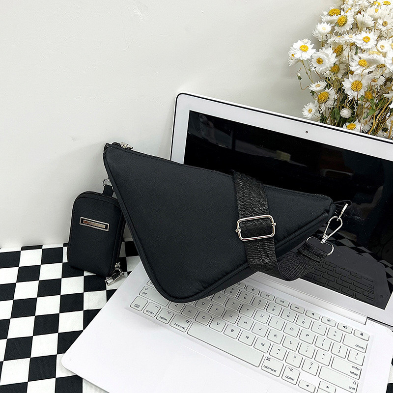 2023. aasta moe kevadmood naiste kolmnurkne nailonist õlakott Lihtsa disainiga naiste rist kehaga kott, reguleeritavad õlarihmad