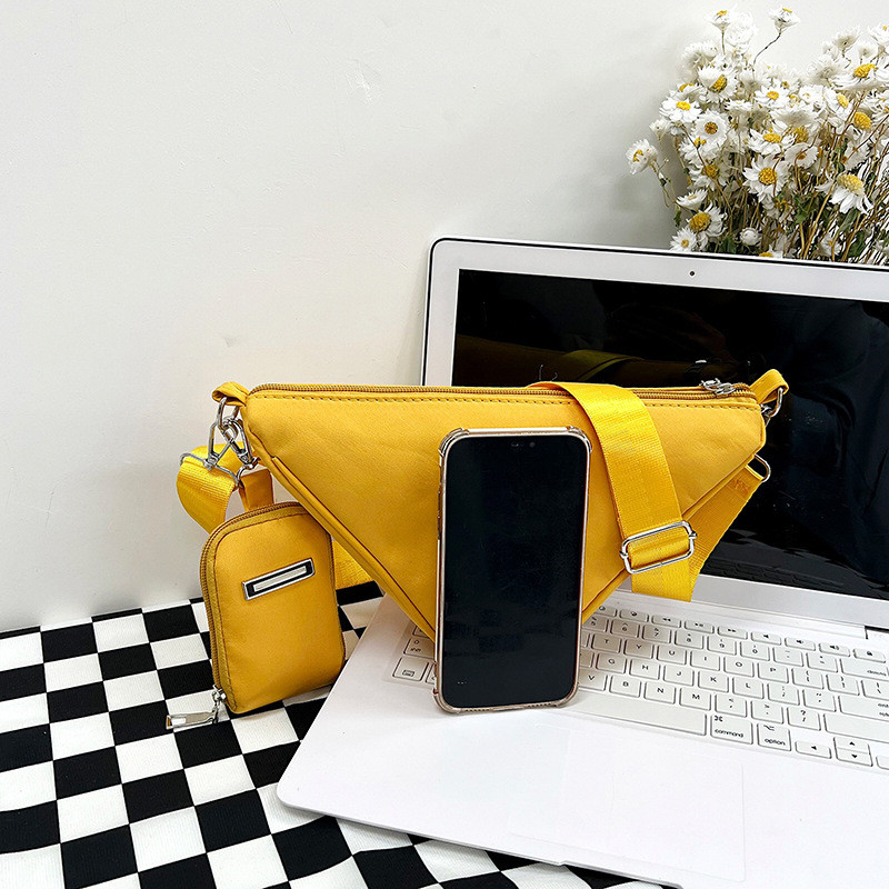 2023. aasta moe kevadmood naiste kolmnurkne nailonist õlakott Lihtsa disainiga naiste rist kehaga kott, reguleeritavad õlarihmad