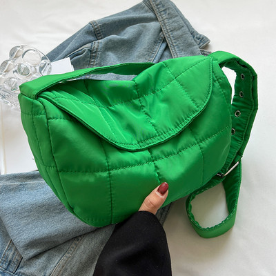 Moodsad naiste kotid Tepitud puuvillane õlakott Ühevärviline rombmustriline klapitasku Kerge naiste rahakott