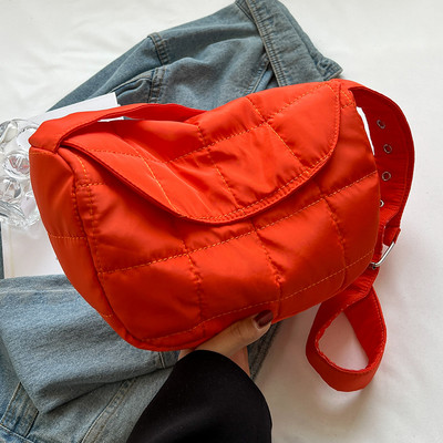 Moodsad naiste kotid Tepitud puuvillane õlakott Ühevärviline rombmustriline klapitasku Kerge naiste rahakott